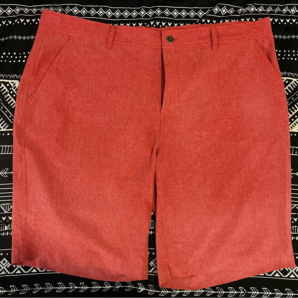 Mens CoolKeep brand golf short. Size 42 - flexible waist.